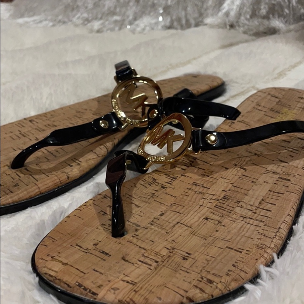 Michael Kors MK Charm Jelly Flip Flop (Black)